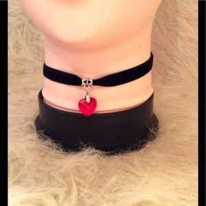 Red heart choker